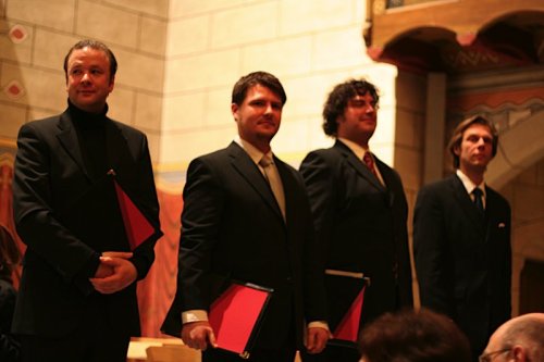 Foto: Gesangs-Solisten von links: Steffen Wolf; (Evangelist) Tenor, Götz Phillip Körner; (Petrus) Tenor,  Jean-Sébastien Stengel; (Judas) Altus,  Michael Humann; (Kaiphas) Bass.