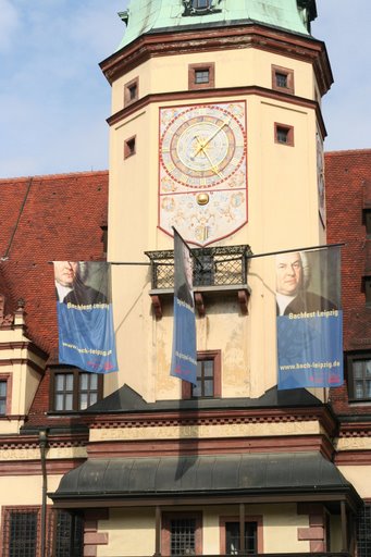 Foto: Rathaus Leipzig mit Bachfest-Banner  (Fotorechte: V. Hege)