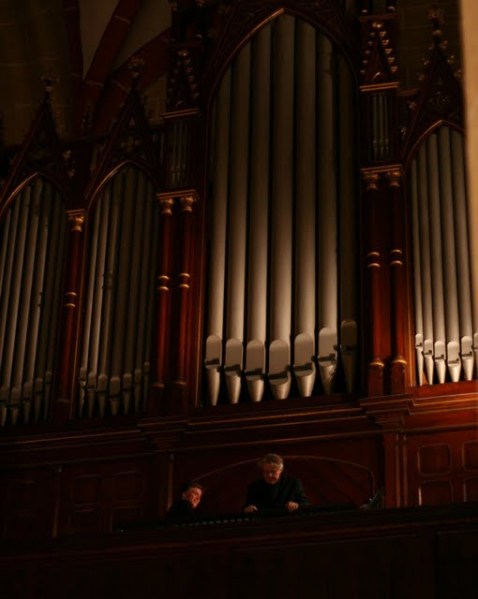 Daniel Roth bedankt sich für den Applaus in St. Marien Mühlhausen