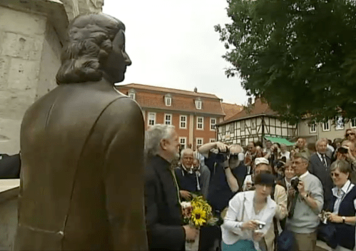 Einweihung des neuen J.S. Bach Denkmals vor der Divi Blasiikirche Mühlhausen