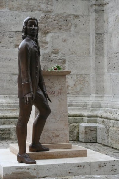 J.S. Bach-Denkmal vor der Divi Blasiikirche Mühlhausen-Thüringen