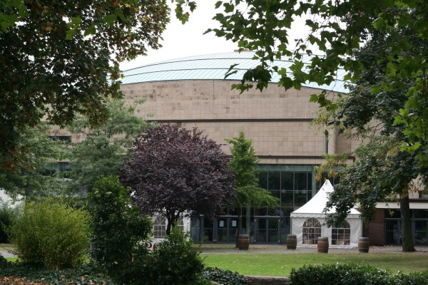IMG_4426 Erst kommt der grüne Teppich vom Beethovensaal Bonn