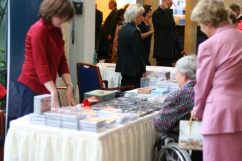 Voller CD-Tisch mit Gardiner-Monteverdi-Prodkukten