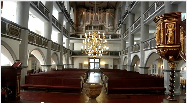 St. Georgen in Eisenach mit Taufbecken im Vordergrund dort wurde am 23.3.1685 J.S. Bach getauft