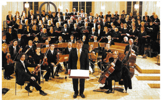 Die Ploner Kantorei mit Orchester unter der Leitung von Henrich Schwerk spielte viele Kantaten. (Fotorechte:HFR)