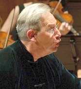 Dirigent Sir J.E. Gardiner Foto: © Bea Kallos/dpa