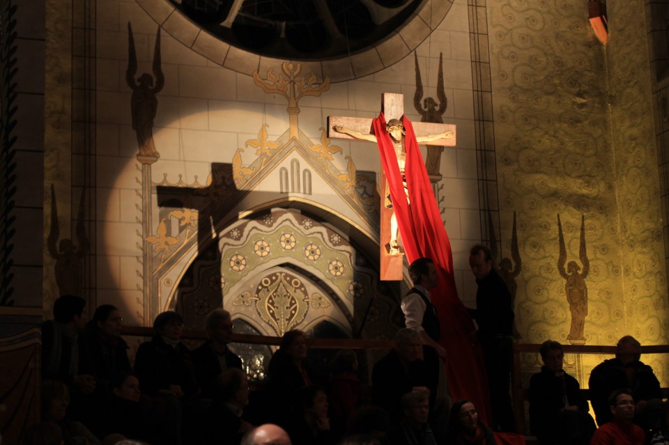 Eine bewegende Szene Jesus von der Geburt i´bis nach Golgatha zum Kreuz.. Herrenhäuser Kirche WO-Oper
