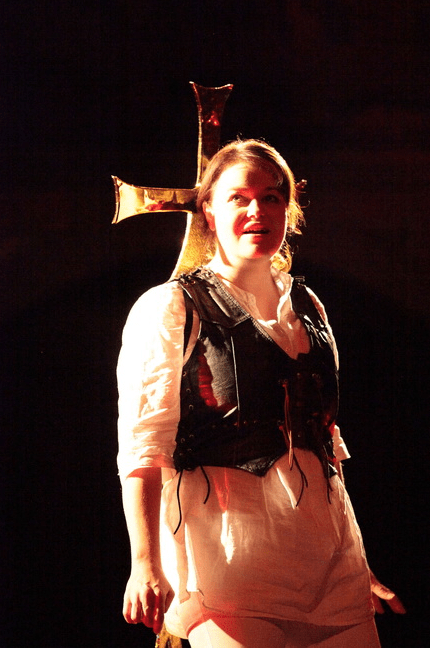 Sopranistin Friederike Weritz gab mit einem silberstrahlenden Sopran überzeugend den Engel,..