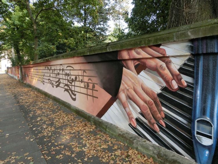 Die Mauer am Thomaner-Alumnat in Leipzig wurde neu gestaltet.