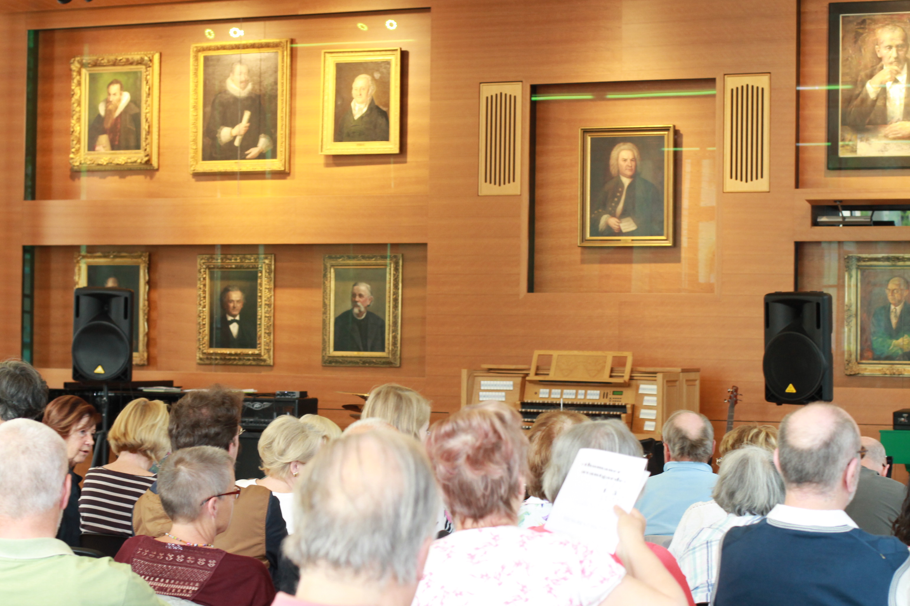Alumnat Leipzig - neuer Konzertsaal - mit den Thomaskantoren.