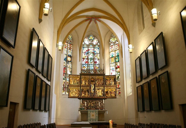 Der Paulineraltar ist aus der Thomaskirche ist wieder überführt worden ins Paulinum am Augustusplatz.
